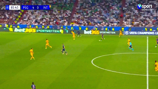 势均力敌：巴黎圣日耳曼战平曼联的简单介绍